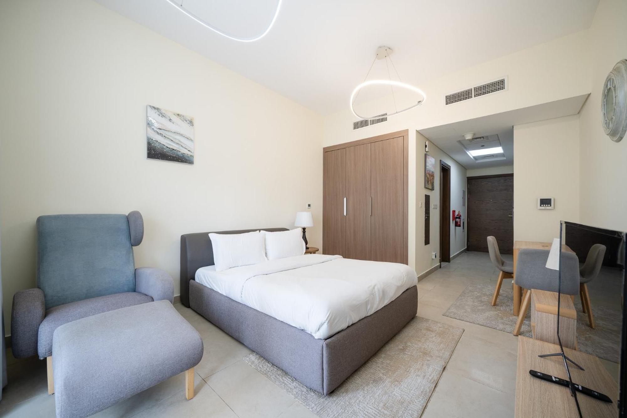 Stunning 610 Alh Vacay In Azizi Samia Apartment