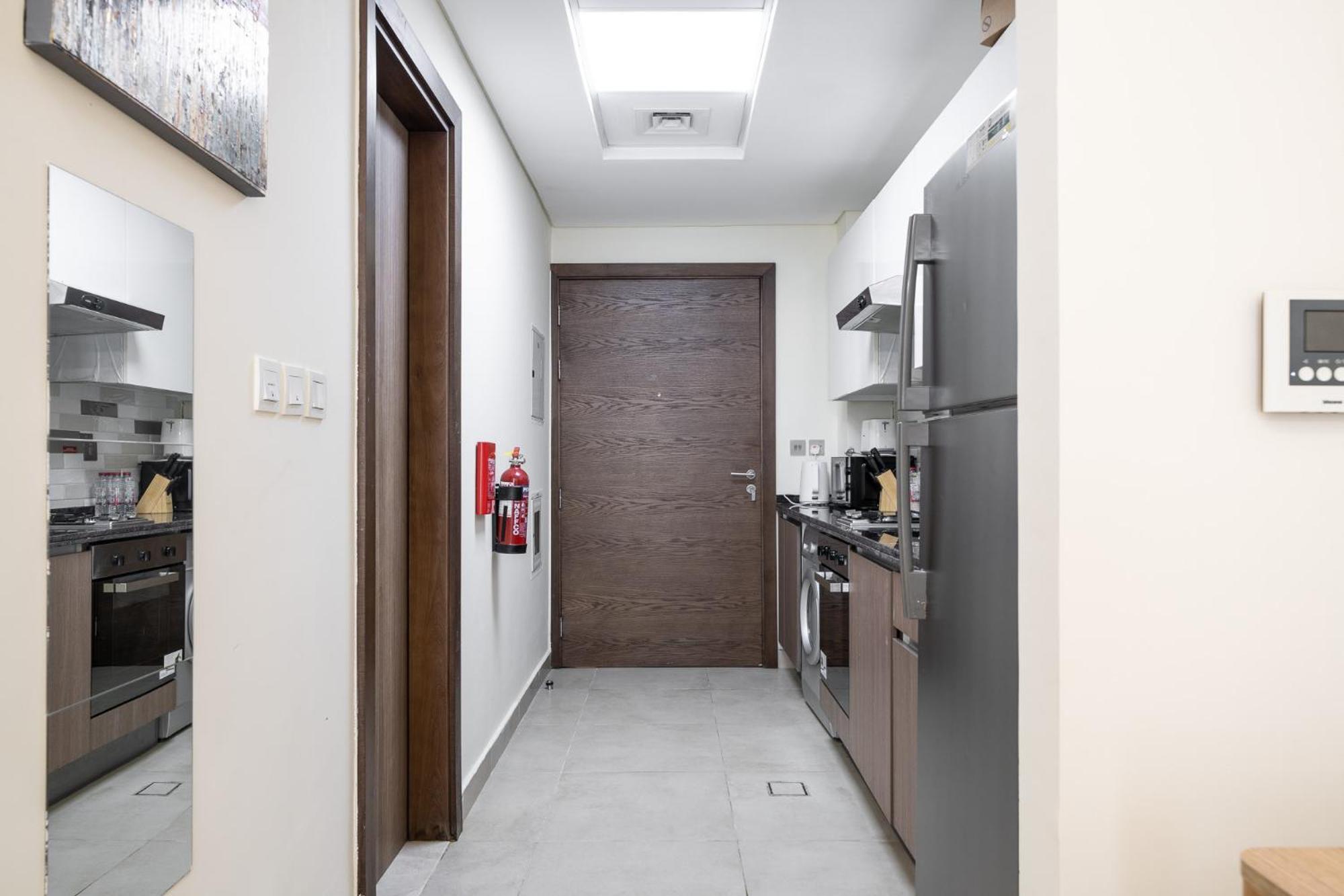 Stunning 610 Alh Vacay In Azizi Samia Apartment *